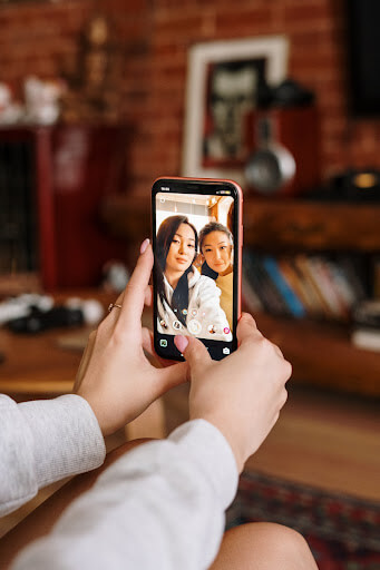 Two women taking a selfie together for Instagram Stories.